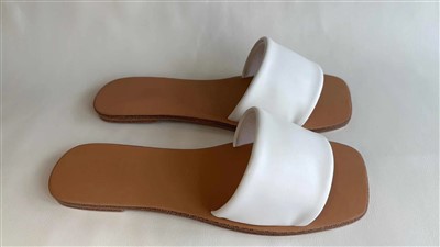 Pantoufles d'été blanches à la mode