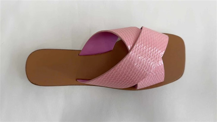 Pink snake print pu slippers manufacture